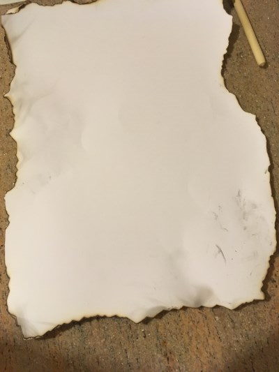 נייר שרוף בקצוות לקבלת מראה עתיק