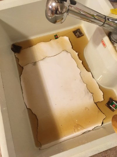 נייר מושרה בתה לקבלת מראה עתיק