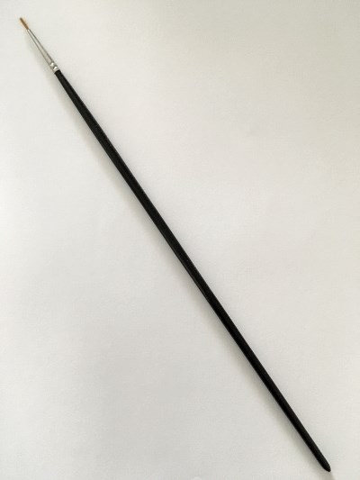 מכחול עגול קטן בעל ידית ארוכה