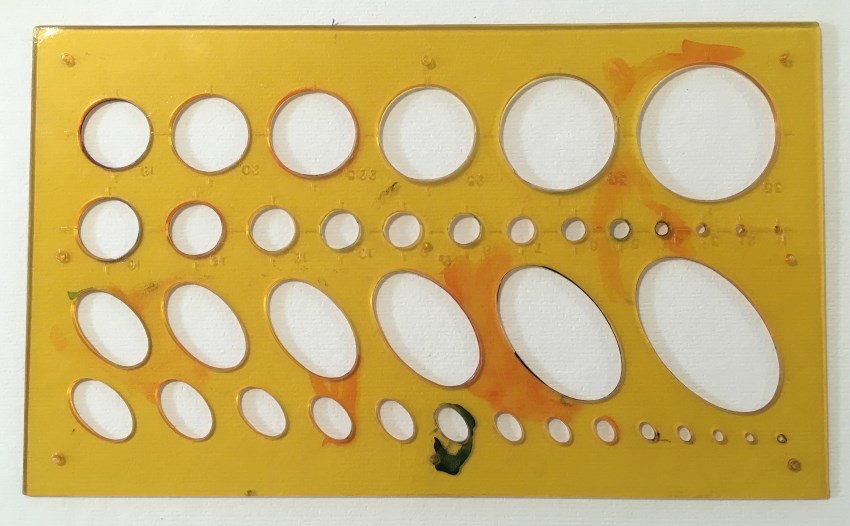 סרגל לרישום של צורות גאומטריות