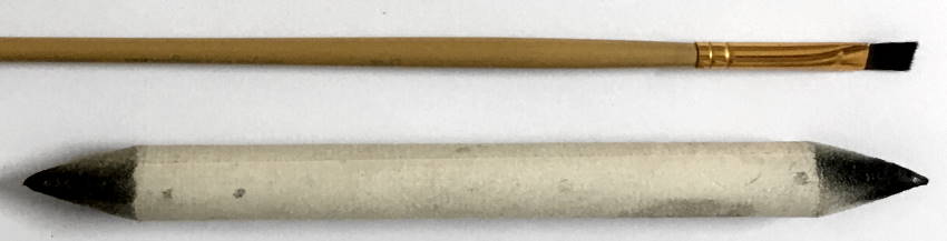 מפזר פחם ומכחול סינתטי להחלקת שוליים